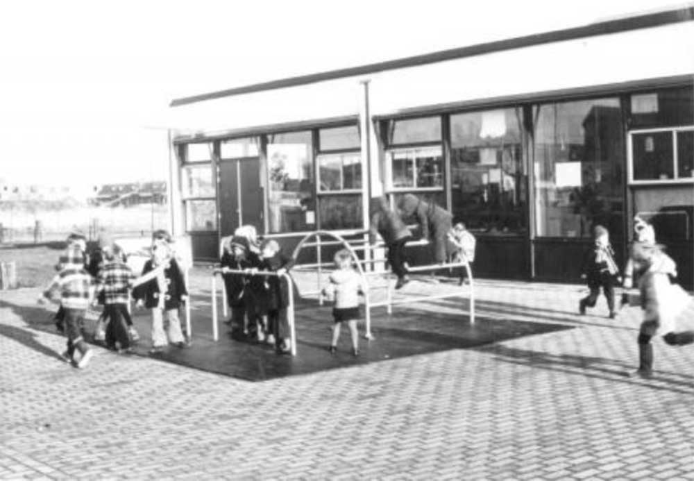 De Bijenkorf, de eerste basisschool van Almere. Bron: www.canonvanalmere.nl