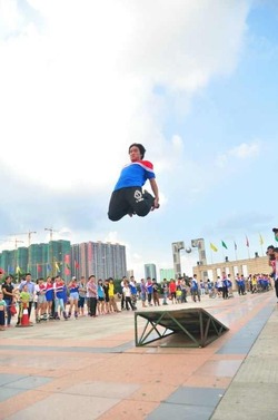 Roller-skating performance by “EXCELLENT” in Da Lang Neighborhood 大浪地区“优秀滑轮队”表